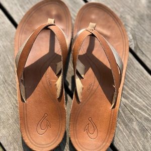 OluKai women leather flip flop sandals 9